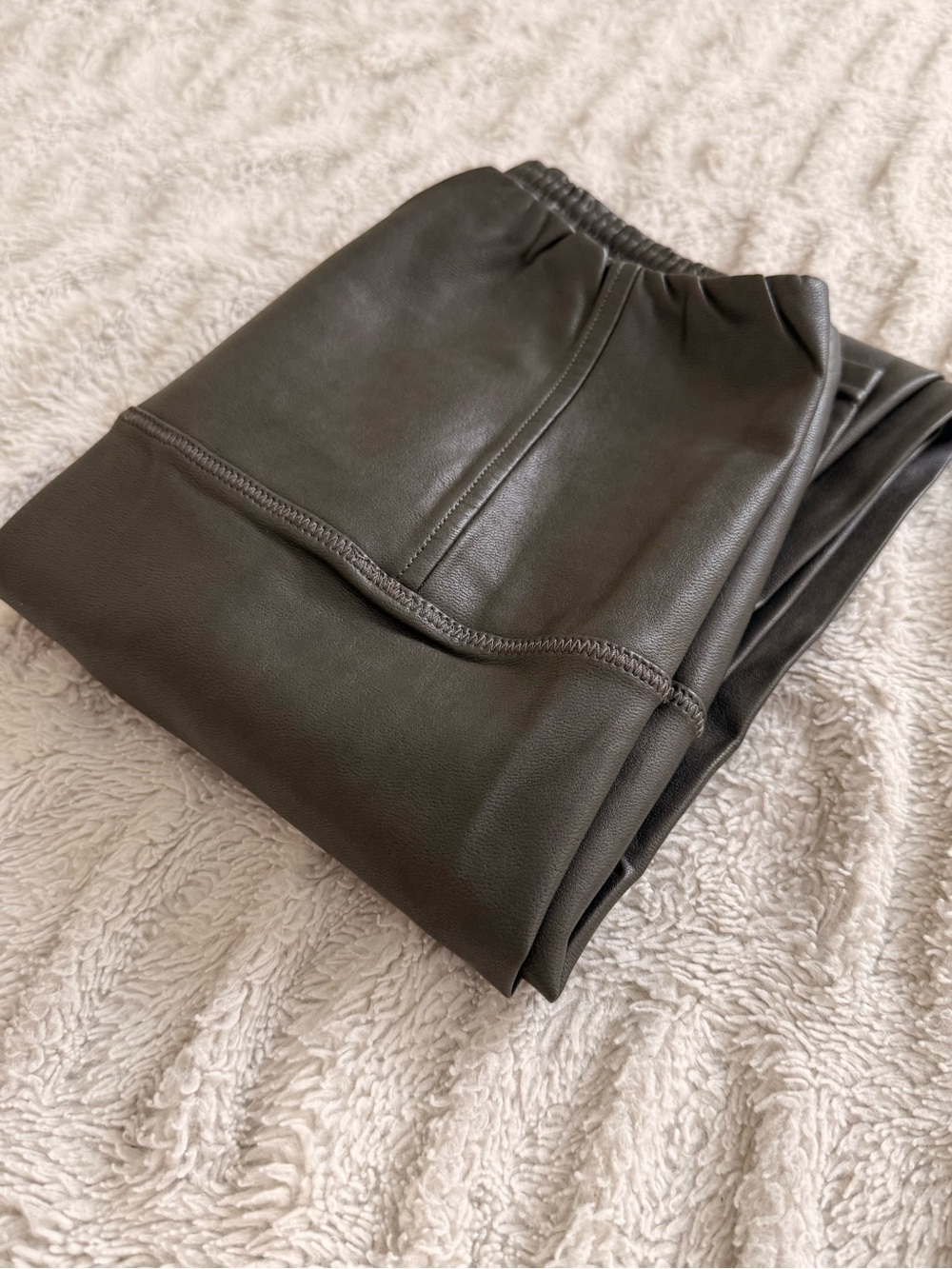 Aritzia Wilfred Free Faux Leather Leggings XS